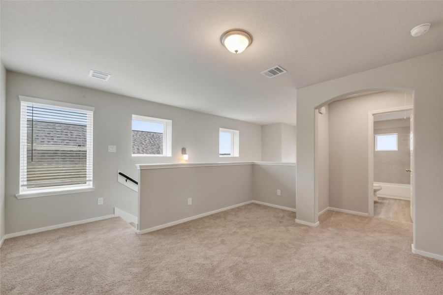 Spacious, unfurnished interior of a new home in Rollingbrook Estates, Baytown (Image 28).