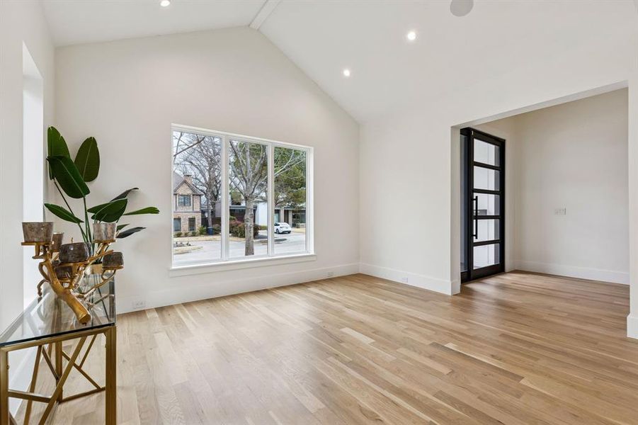 Spacious, unfurnished interior of a new home in , Dallas (Image 20).