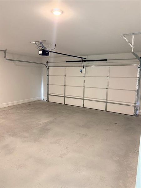 Spacious, unfurnished interior of a new home in , Atlanta (Image 19).