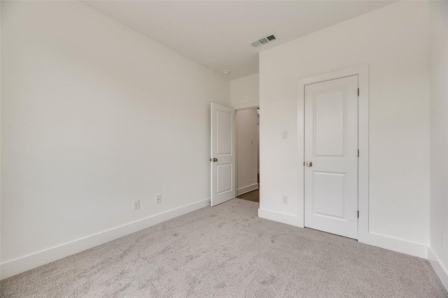 Spacious, unfurnished interior of a new home in , Dallas (Image 30).