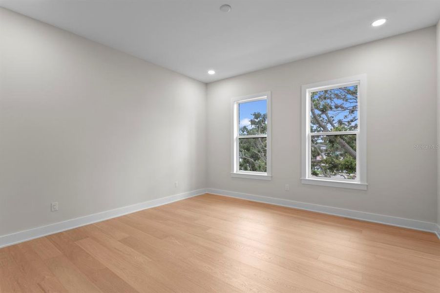 Spacious, unfurnished interior of a new home in , Tampa (Image 22).