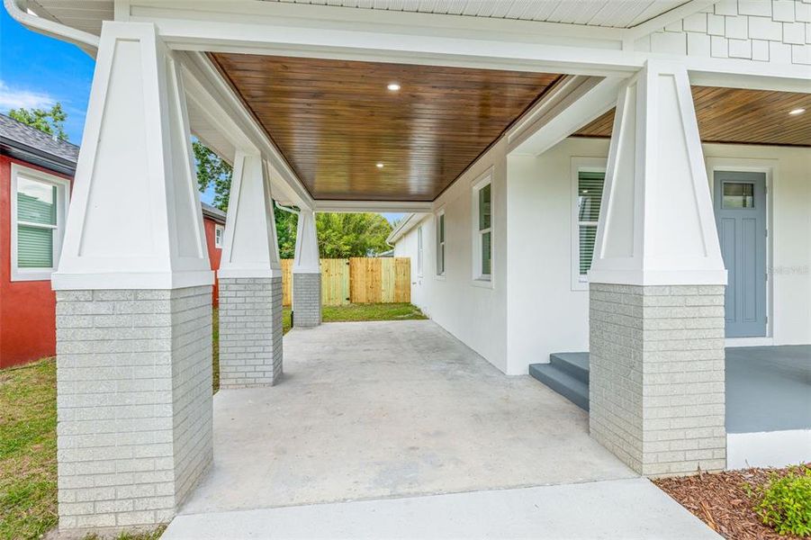 Exterior details and patio area of a home in , Tampa (Image 18).