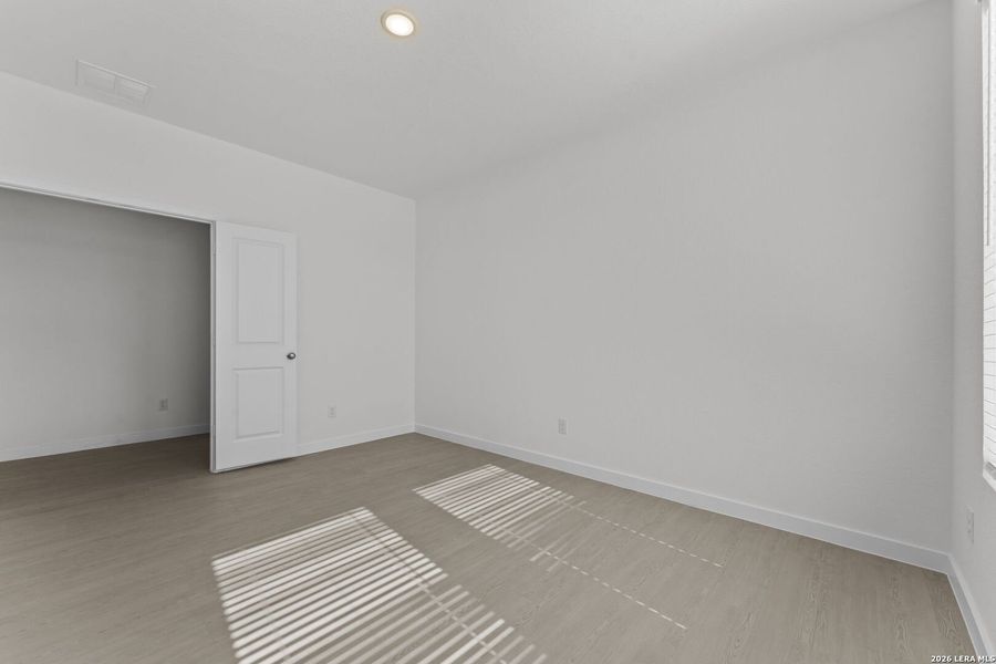 Spacious, unfurnished interior of a new home in Voss Farms, New Braunfels (Image 22).
