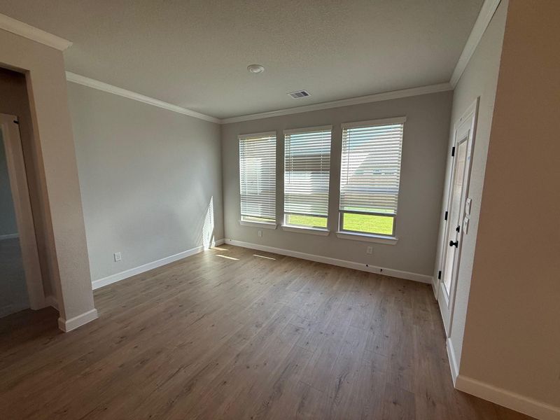 Spacious, unfurnished interior of a new home in Wellborn Settlement, College Station (Image 8).