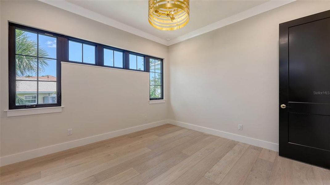 Spacious, unfurnished interior of a new home in , Longboat Key (Image 55).