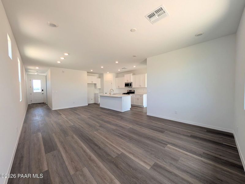 Spacious, unfurnished interior of a new home in South Ranch Western Collection, Prescott (Image 8).