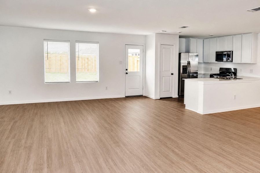Spacious, unfurnished interior of a new home in Meadow Park, Conroe (Image 19). Spacious, unfurnished interior of a new home in Meadow Park, Conroe (Image 19).