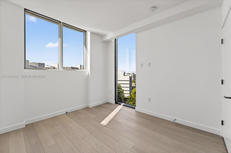 Spacious, unfurnished interior of a new home in , Bay Harbor Islands (Image 22).