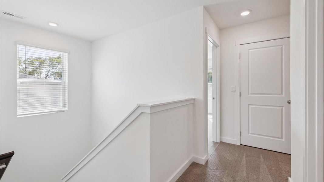 Furnished interior view inside a new home in Emory Creek, Harriman (Image 6).