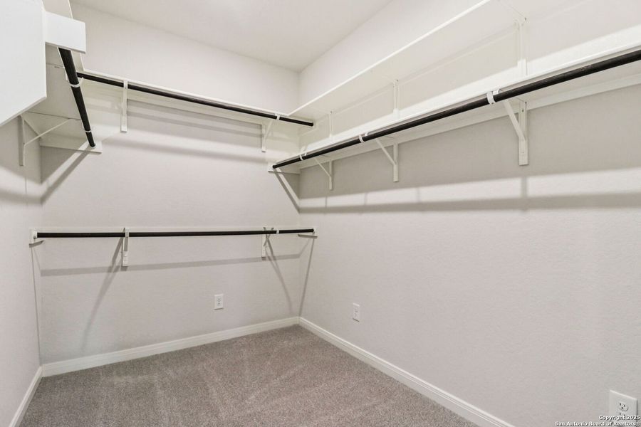 Spacious, unfurnished interior of a new home in Fox Falls, Boerne (Image 35).