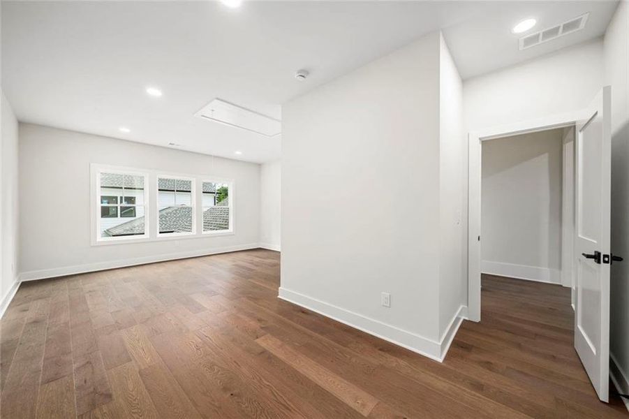 Spacious, unfurnished interior of a new home in , Atlanta (Image 65).
