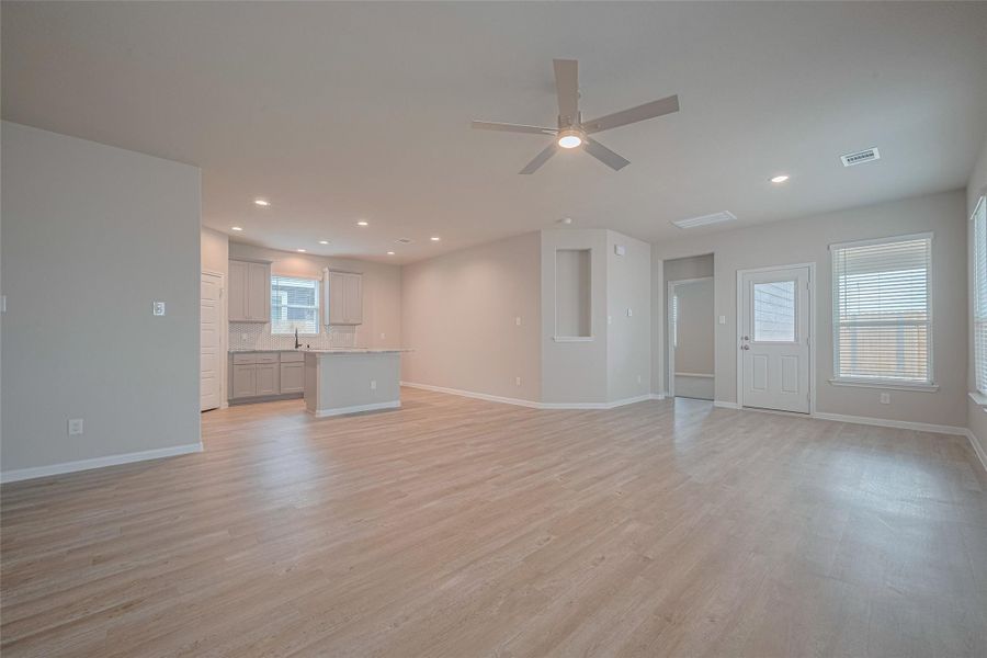 Spacious, unfurnished interior of a new home in , Brookshire (Image 39).
