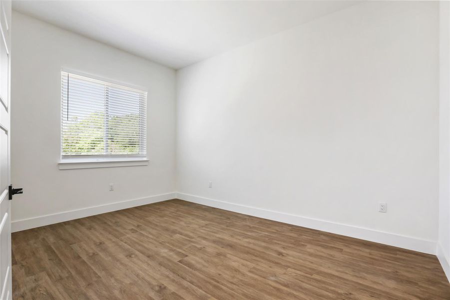 Spacious, unfurnished interior of a new home in East Grove Condominiums, Austin (Image 19).