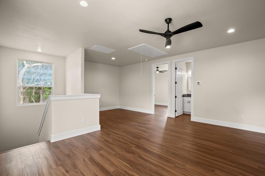 Spacious, unfurnished interior of a new home in , Bastrop (Image 24).