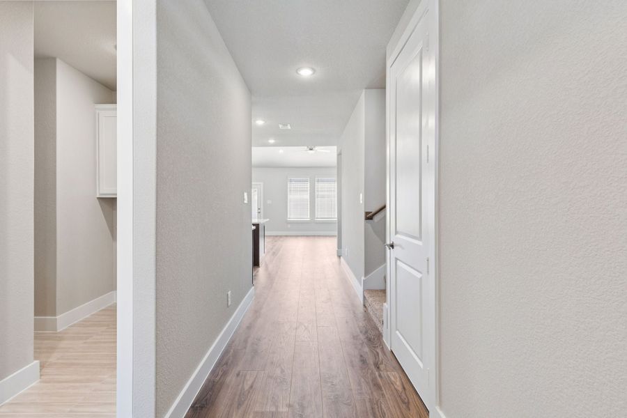 Spacious, unfurnished interior of a new home in Painted Tree Woodland West, McKinney (Image 20).