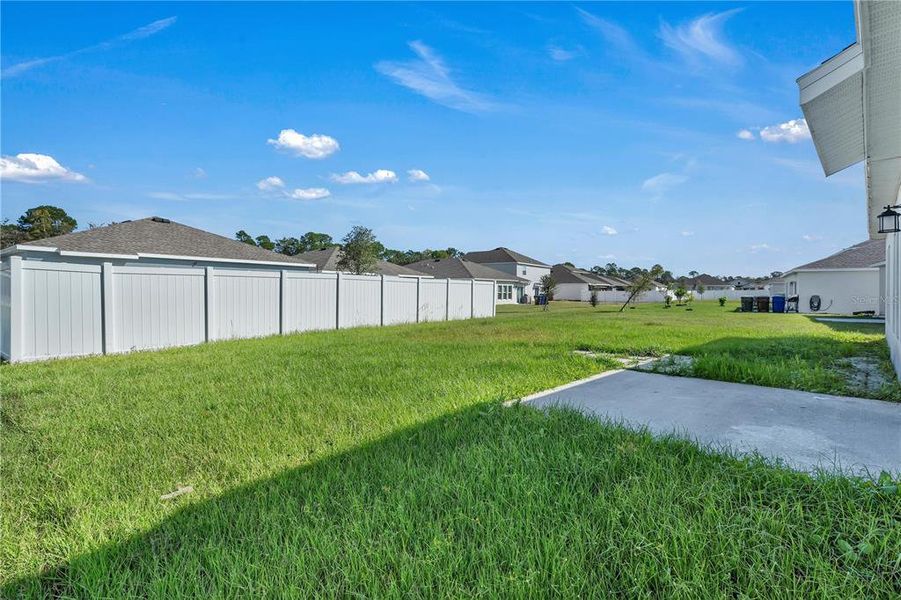 Exterior details and patio area of a home in Knightsbridge, Kissimmee (Image 2).