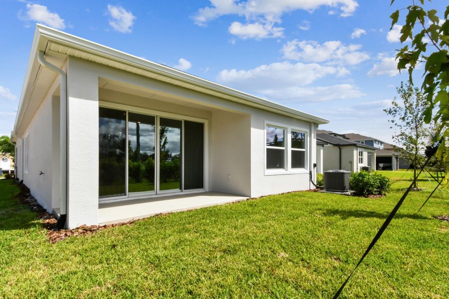Representative exterior details of a home built from the The Fordham by David Weekley Homes in Chapel Crossings - Garden Series, Wesley Chapel (Image 3).