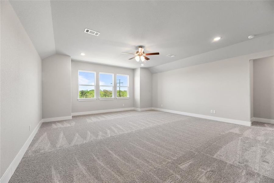 Spacious, unfurnished interior of a new home in Crystal Springs Estates, Alvarado (Image 37).