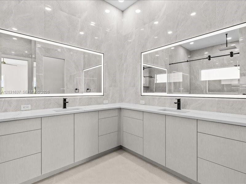 Furnished interior view inside a new home in , Port St. Lucie (Image 37).