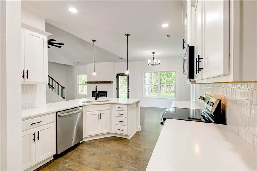 Furnished interior view inside a new home in , Villa Rica (Image 10).