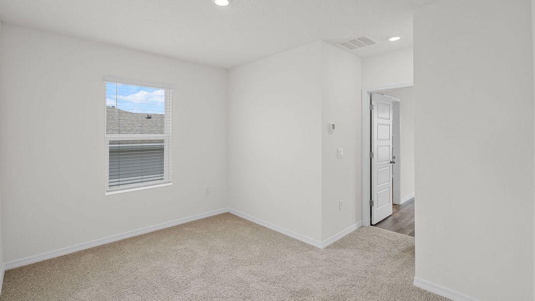 Representative unfurnished interior of a home built from the VALE by D.R. Horton in Harmony at Lake Eloise, Winter Haven (Image 26).