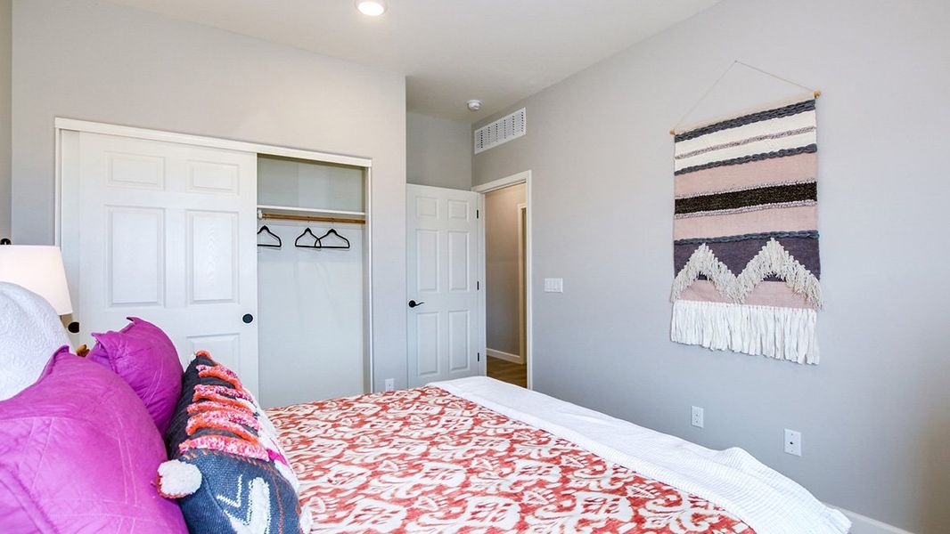 Representative furnished interior of a home built from the Citrine - Plan 5042 by D.R. Horton in Sycamore Vista, Vail (Image 37). Representative furnished interior of a home built from the Citrine - Plan 5042 by D.R. Horton in Sycamore Vista, Vail (Image 37).