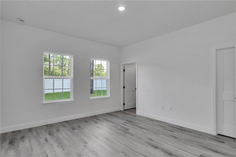 Spacious, unfurnished interior of a new home in , Citrus Springs (Image 42).