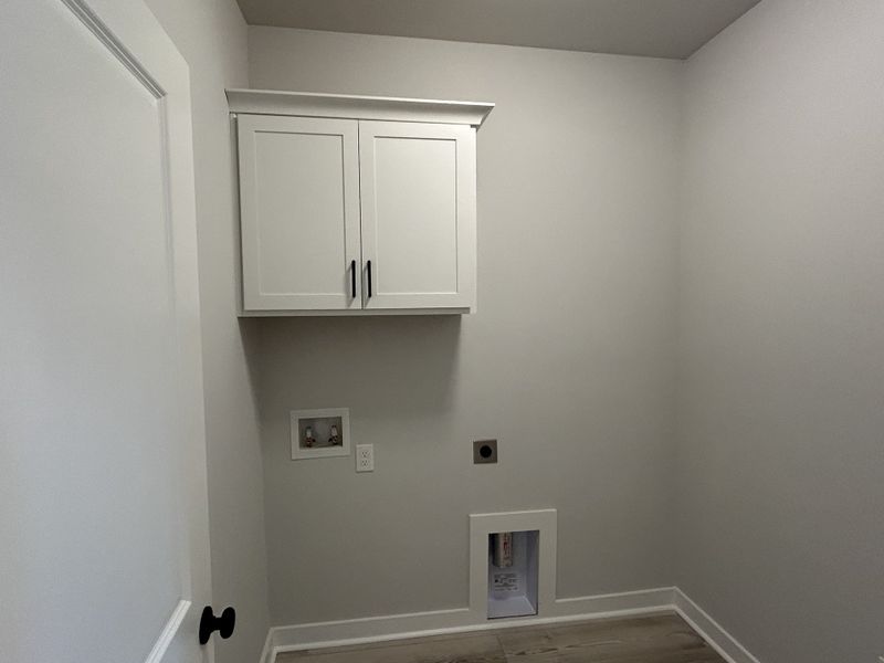 Spacious, unfurnished interior of a new home in Hickory Cove, Burns (Image 16).