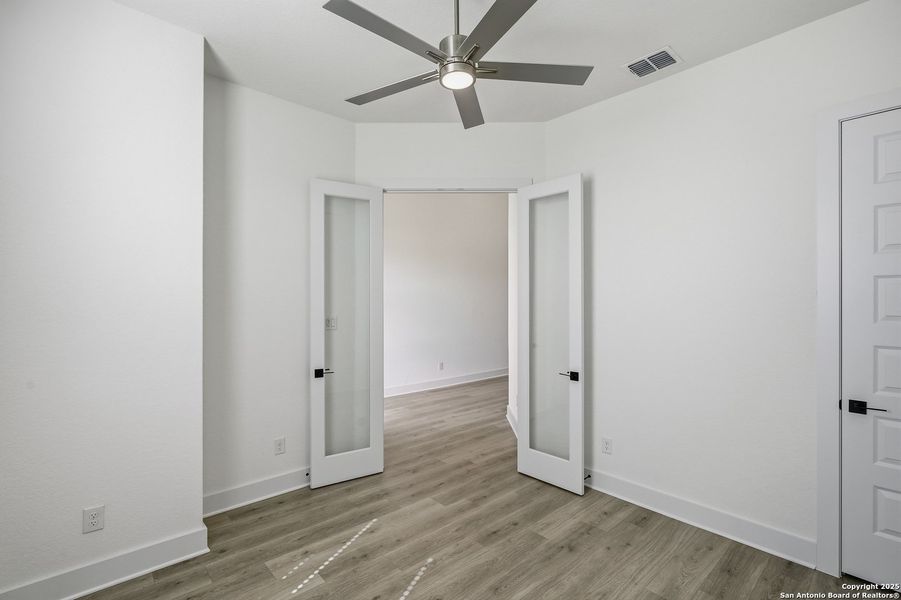 Spacious, unfurnished interior of a new home in Sienna Lakes, San Antonio (Image 46). Spacious, unfurnished interior of a new home in Sienna Lakes, San Antonio (Image 46).