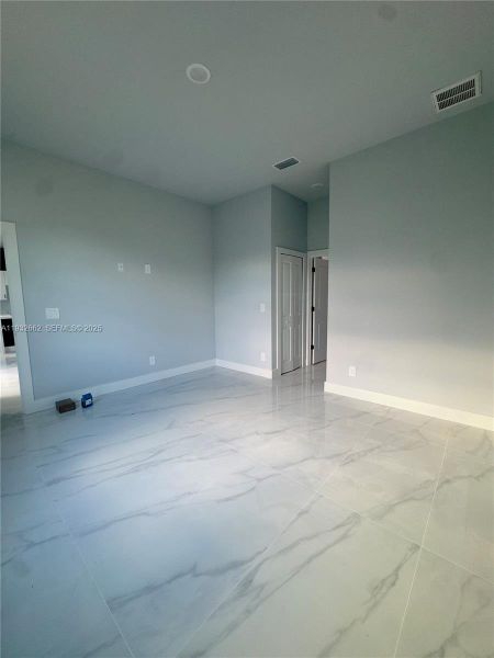 Spacious, unfurnished interior of a new home in , Lehigh Acres (Image 22).