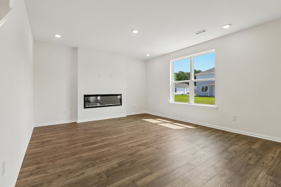 Spacious, unfurnished interior of a new home in Somerset, Myrtle Beach (Image 22).