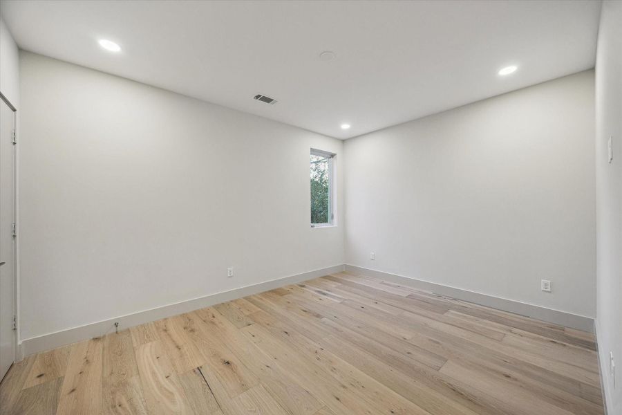 Spacious, unfurnished interior of a new home in , Houston (Image 36).