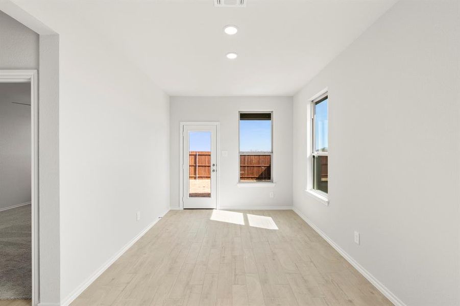 16. 8216 Kingfisher - Dining (2)