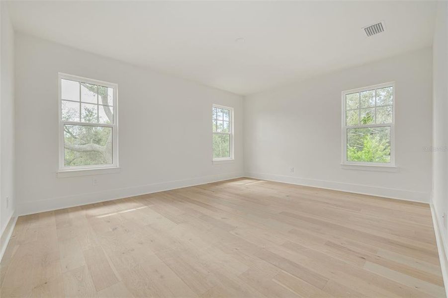 Spacious, unfurnished interior of a new home in , St. Petersburg (Image 29).