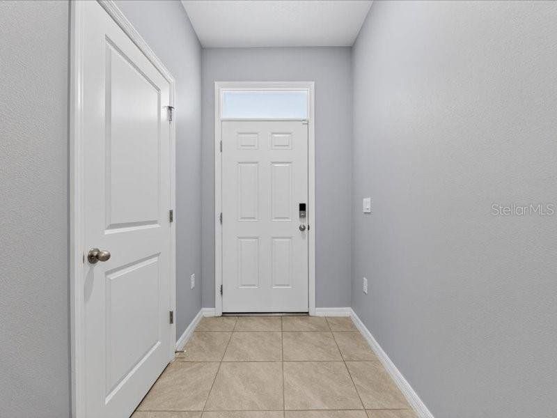 Spacious, unfurnished interior of a new home in , Apollo Beach (Image 26).