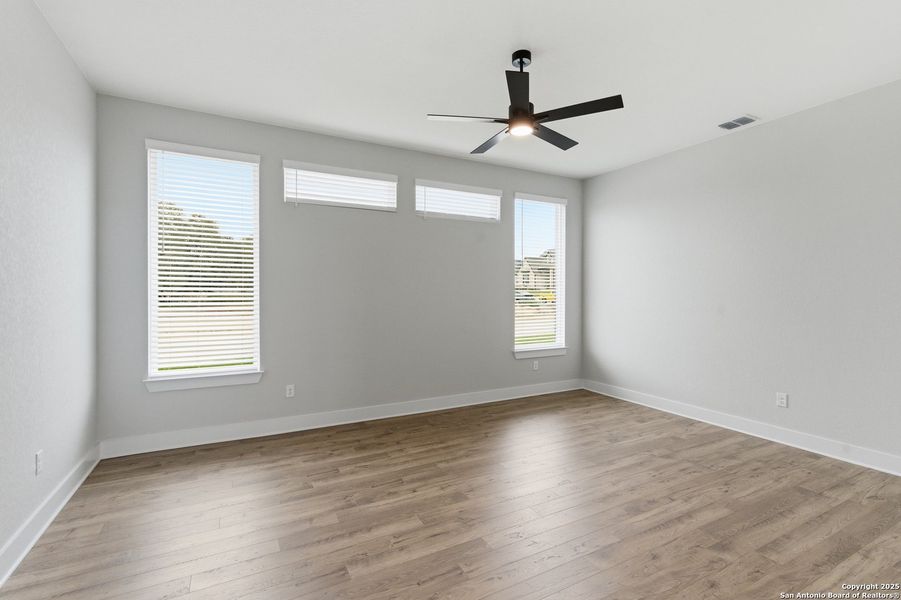 Spacious, unfurnished interior of a new home in Potranco Oaks, Castroville (Image 42).