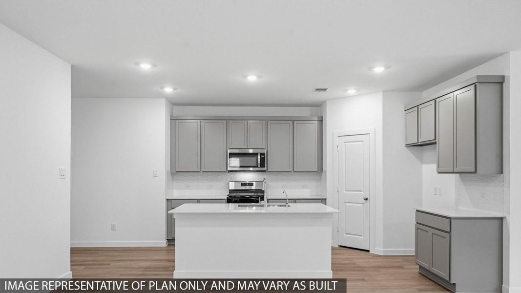 Furnished interior view inside a new home in Silverthorne, Conroe (Image 3).