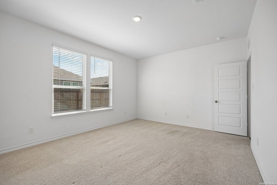Spacious, unfurnished interior of a new home in Dove Song, Marion (Image 25).