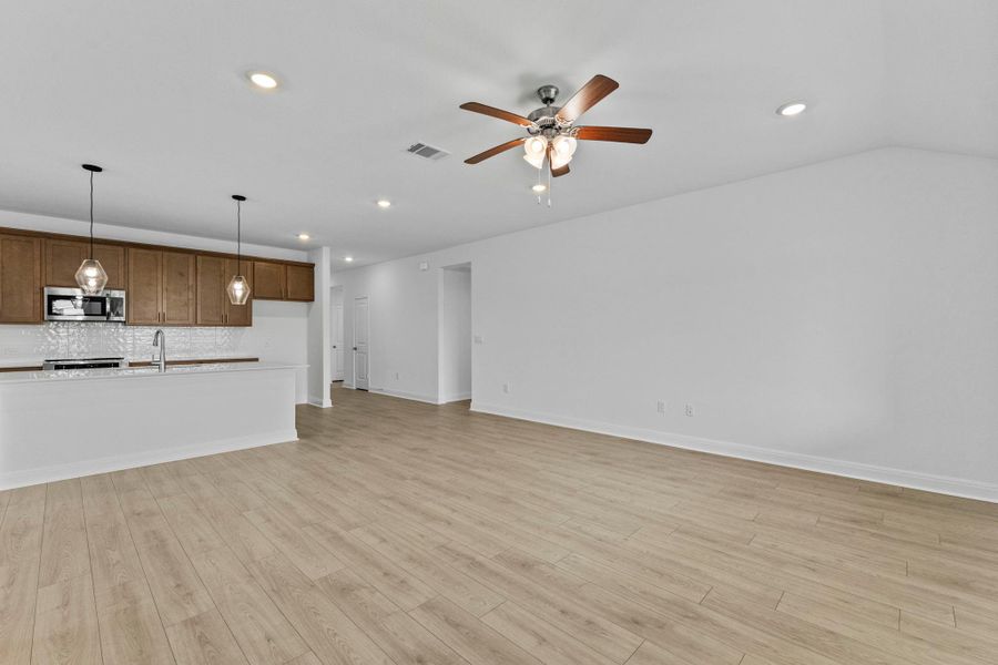 Spacious, unfurnished interior of a new home in Riverview, Georgetown (Image 21).