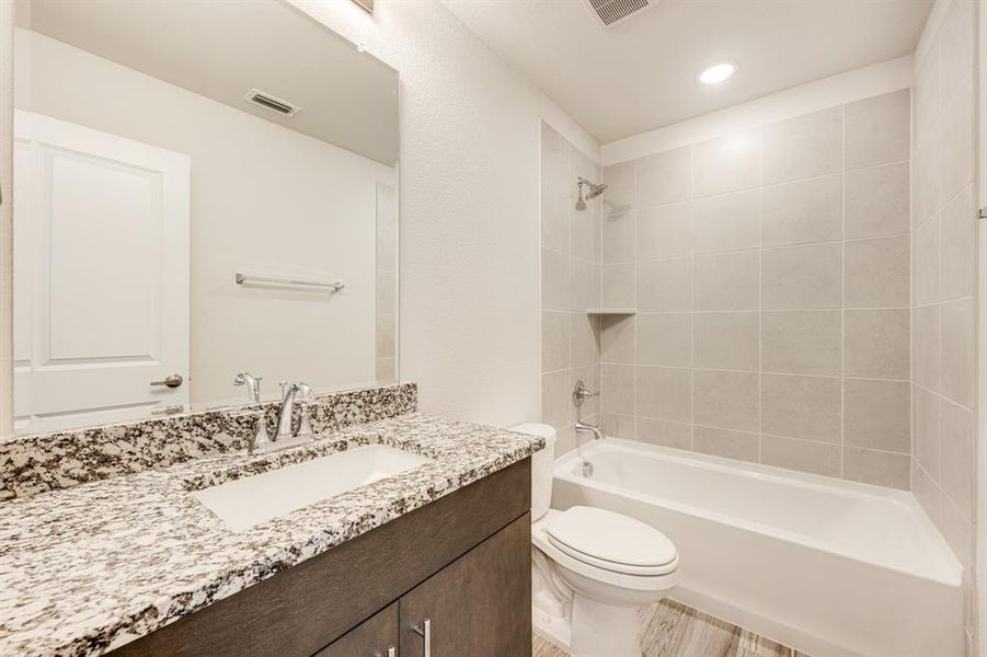 Furnished interior view inside a new home in Bear Creek Elements, Lavon (Image 11). Furnished interior view inside a new home in Bear Creek Elements, Lavon (Image 11).