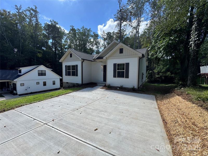 Exterior details and patio area of a home in , Lowell (Image 18).