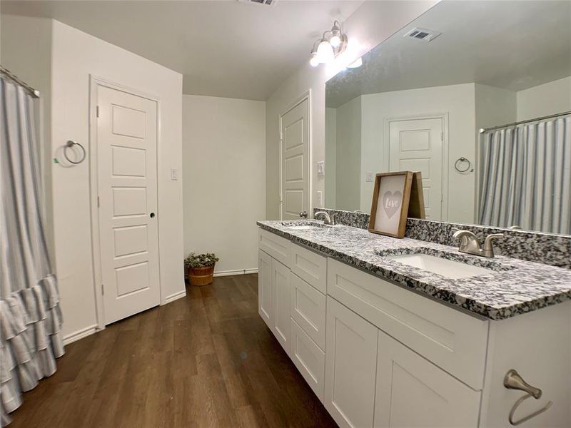 Image 10 of a home in .