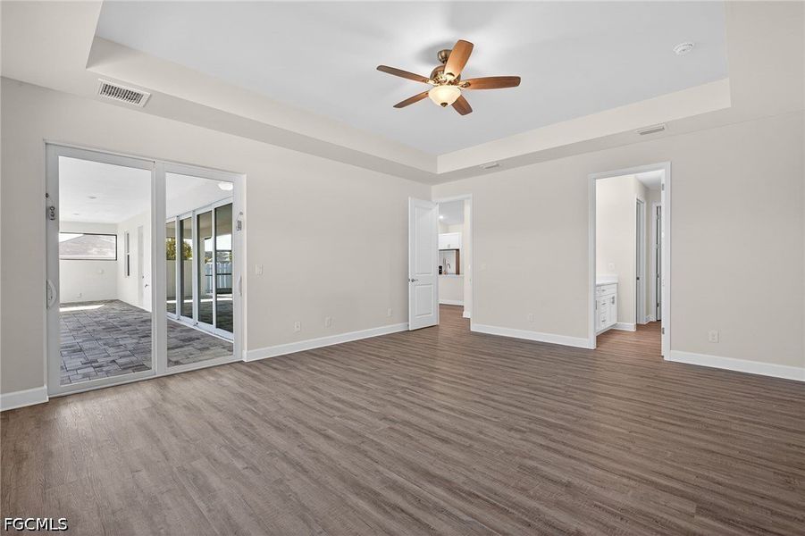 Spacious, unfurnished interior of a new home in Cape Coral, Cape Coral (Image 23).