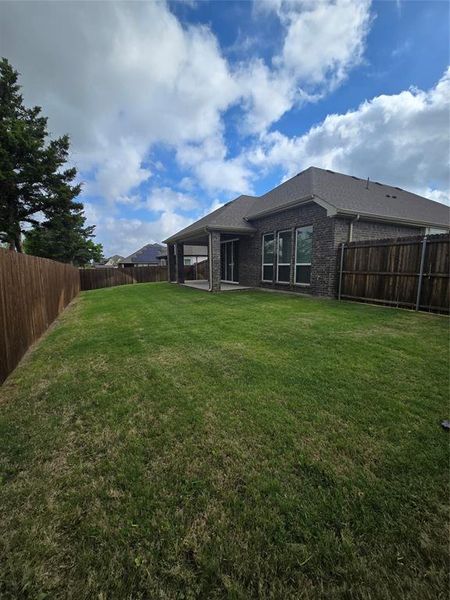 Exterior details and patio area of a home in , Cedar Hill (Image 4).