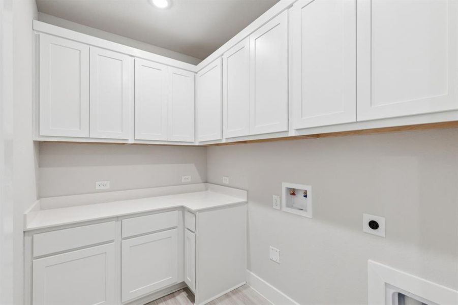 Furnished interior view inside a new home in Dove Hollow, Waxahachie (Image 12).