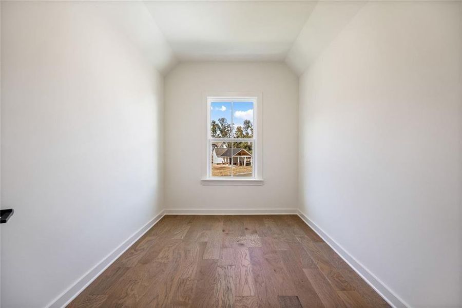 Spacious, unfurnished interior of a new home in Long Hollow Landing, Gainesville (Image 44).