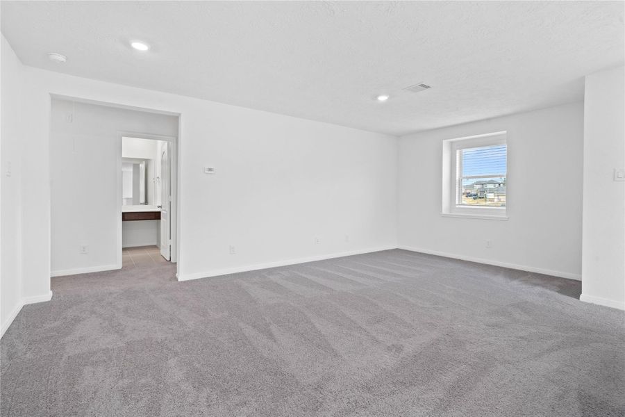 Additional Game Room views that leads you to the hallway of the secondary bedrooms and bathroom. Additional Game Room views that leads you to the hallway of the secondary bedrooms and bathroom.