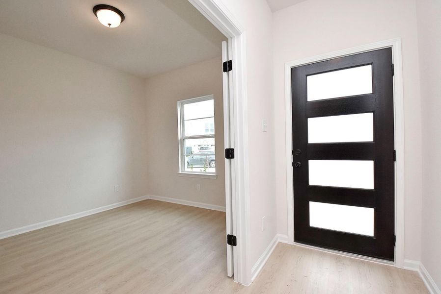 Spacious, unfurnished interior of a new home in Fulshear Lakes, Fulshear (Image 17).