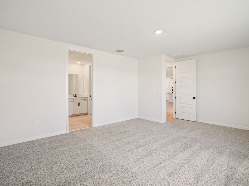 Spacious, unfurnished interior of a new home in Two Rivers - Signature Series, Zephyrhills (Image 9).