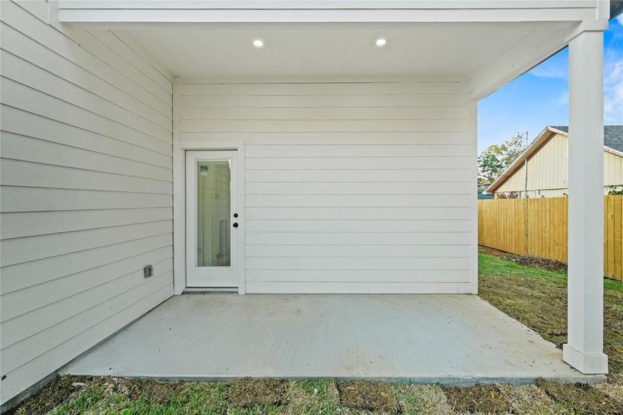 Exterior details and patio area of a home in , Dallas (Image 16).